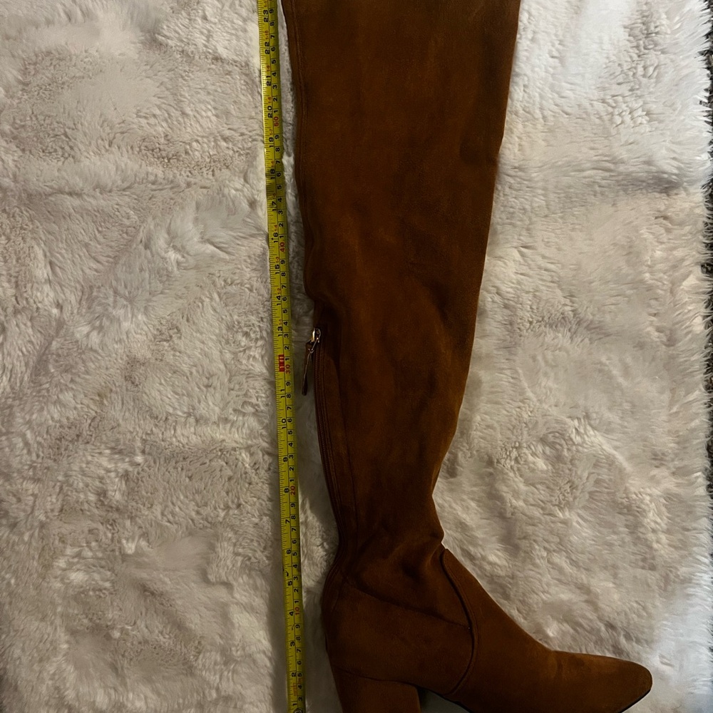 NWOT Goodnight Macaroon 'Marlo' over-the-knee boots in a tan suede material - Picture 5 of 9